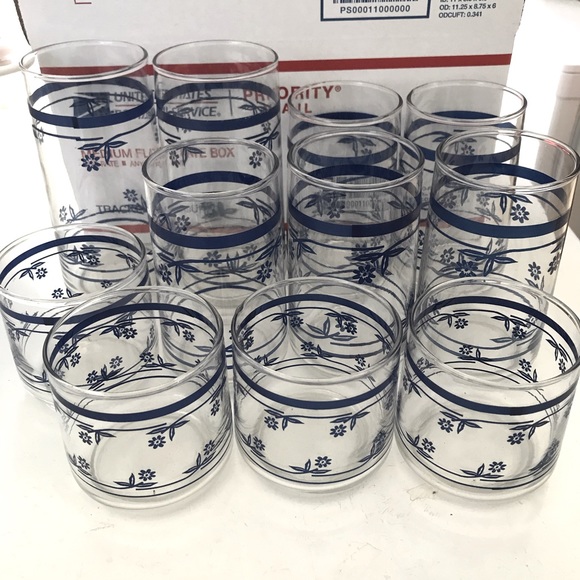 Vintage Blue Daisy Tumblers - Picture 1 of 3